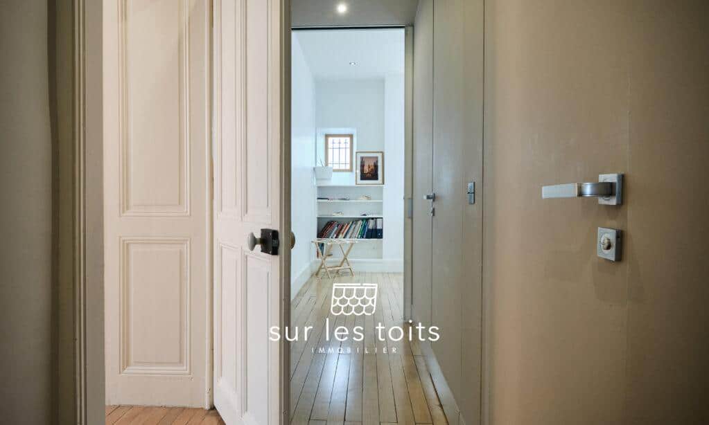 2026_03_05_Surlestoits_1_avenue_Chevene_XT5G1625