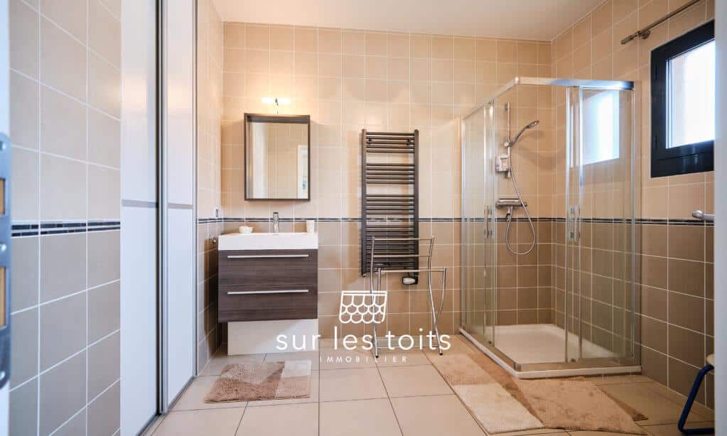 2026_03_05_Surlestoits_2_avenue_Thones_XT5G1066