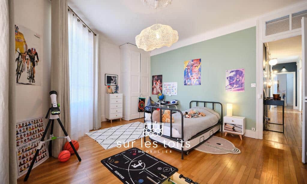 2026_03_19_Surlestoits_6_rue_Paix_XT5G3161