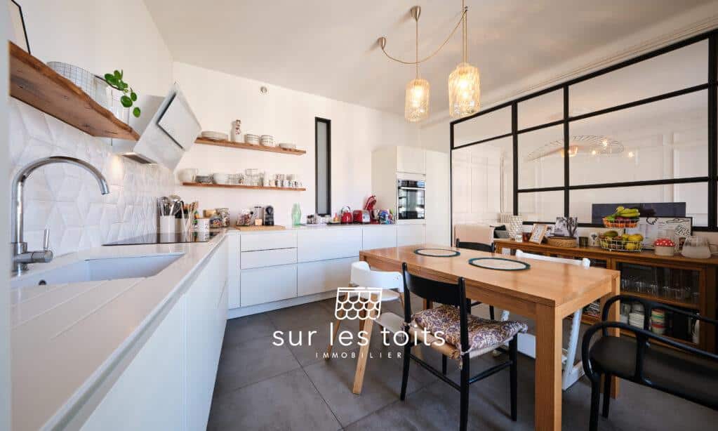 2026_03_19_Surlestoits_6_rue_Paix_XT5G3261