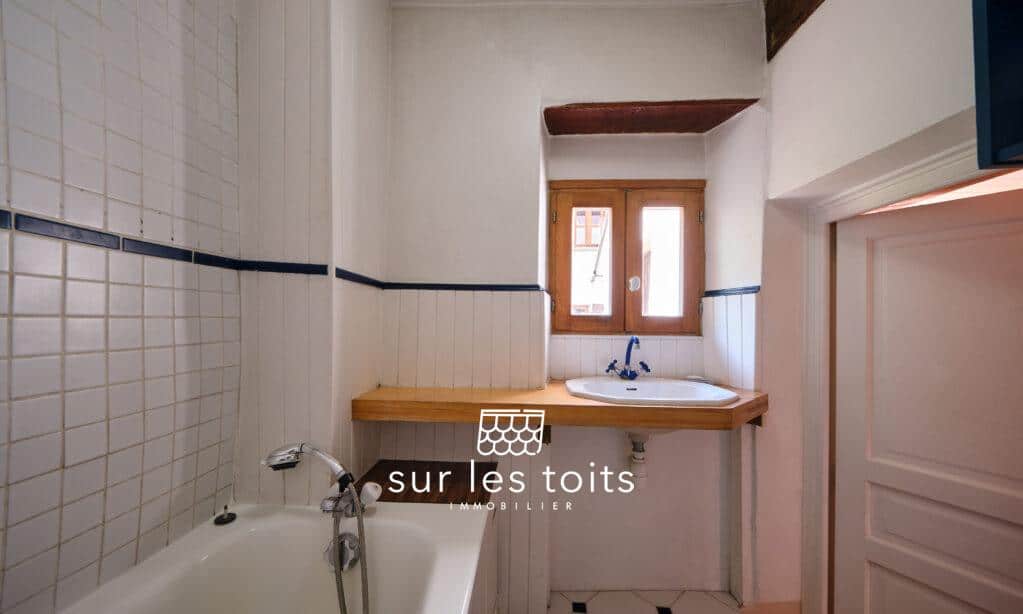 2026_04_17_Surlestoits_6_chemin_des_remparts_le_central_XT5G7388