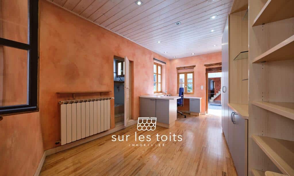 2026_04_17_Surlestoits_6_chemin_des_remparts_le_central_XT5G7398