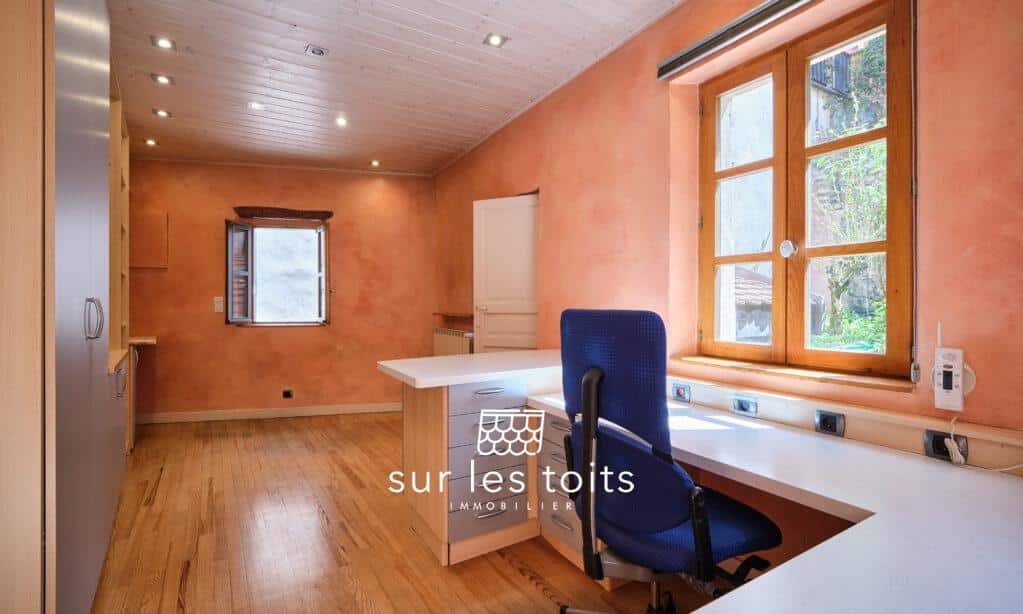 2026_04_17_Surlestoits_6_chemin_des_remparts_le_central_XT5G7403