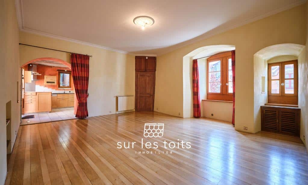 2026_04_17_Surlestoits_6_chemin_des_remparts_le_central_XT5G7423