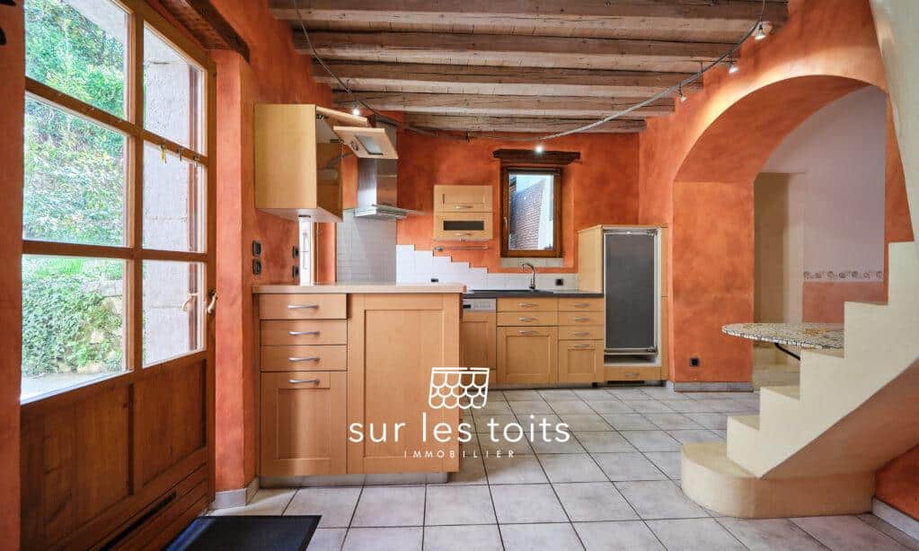 2026_04_17_Surlestoits_6_chemin_des_remparts_le_central_XT5G7438