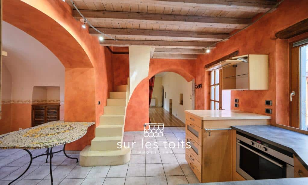 2026_04_17_Surlestoits_6_chemin_des_remparts_le_central_XT5G7448