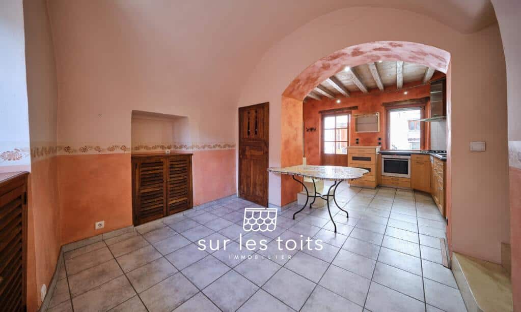 2026_04_17_Surlestoits_6_chemin_des_remparts_le_central_XT5G7458