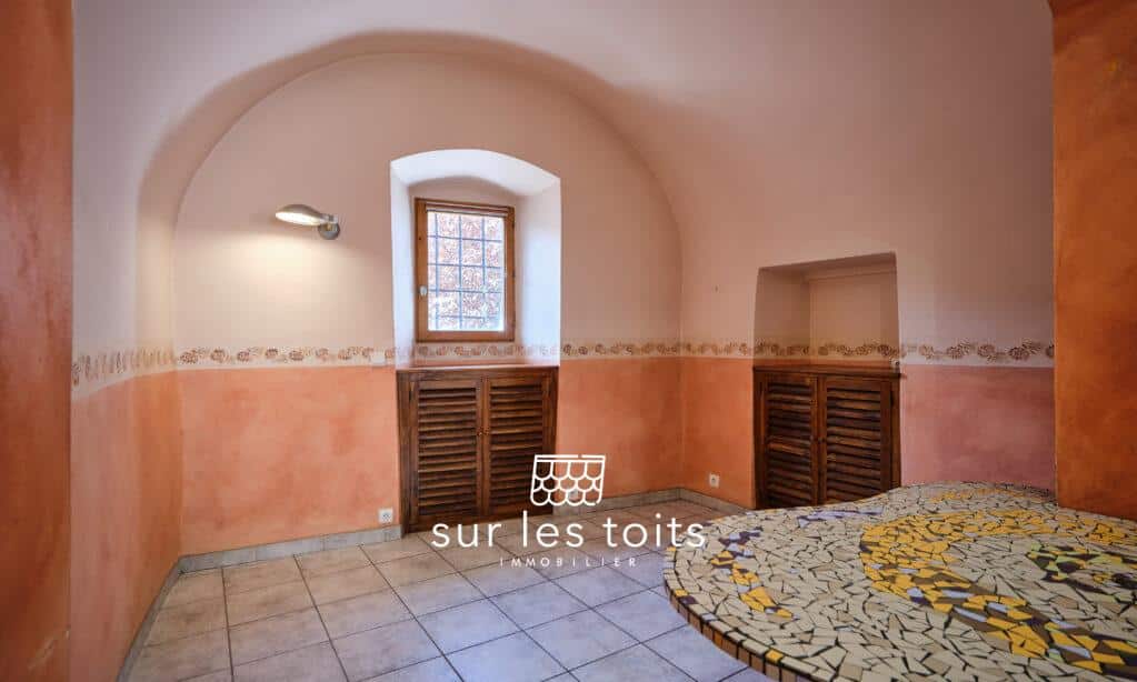 2026_04_17_Surlestoits_6_chemin_des_remparts_le_central_XT5G7463