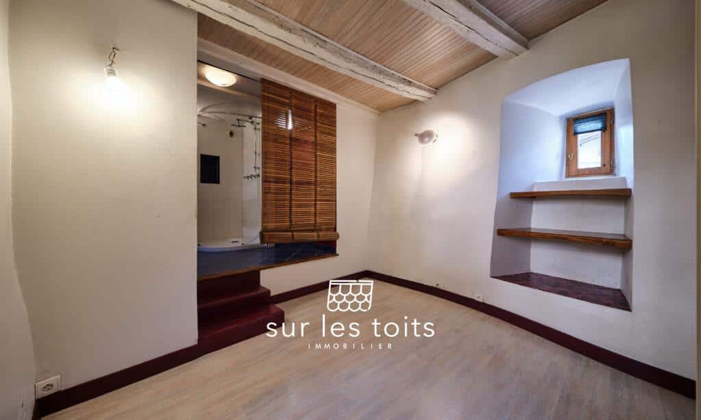 2026_04_17_Surlestoits_6_chemin_des_remparts_le_central_XT5G7473