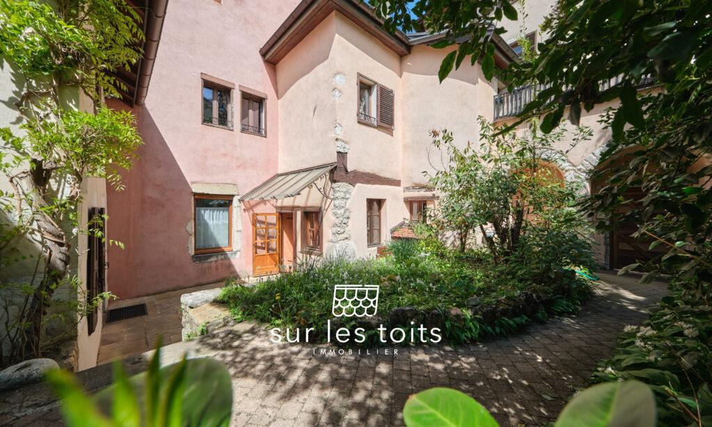 2026_04_17_Surlestoits_6_chemin_des_remparts_le_central_XT5G7528