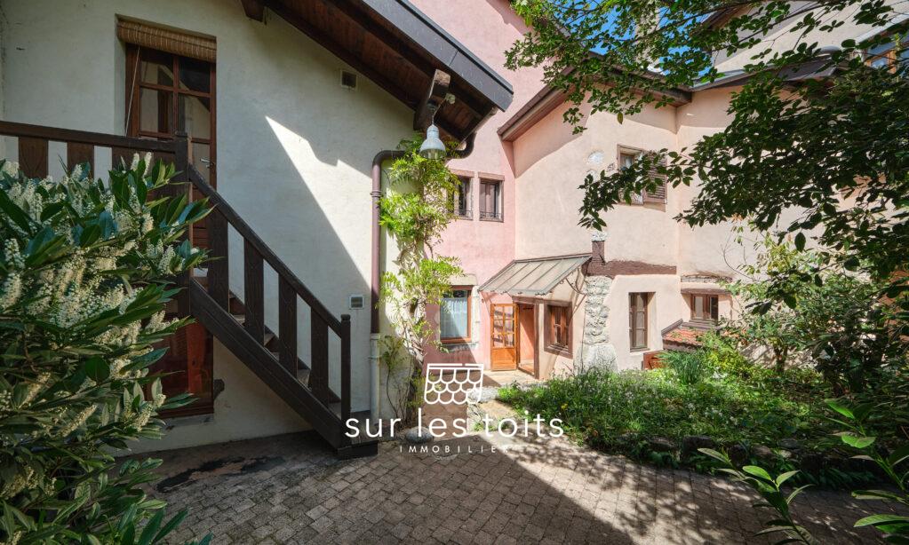 2026_04_17_Surlestoits_6_chemin_des_remparts_le_central_XT5G7533