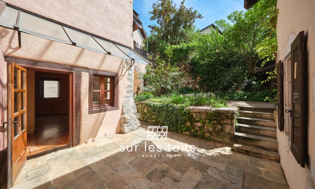 2026_04_17_Surlestoits_6_chemin_des_remparts_le_central_XT5G7553