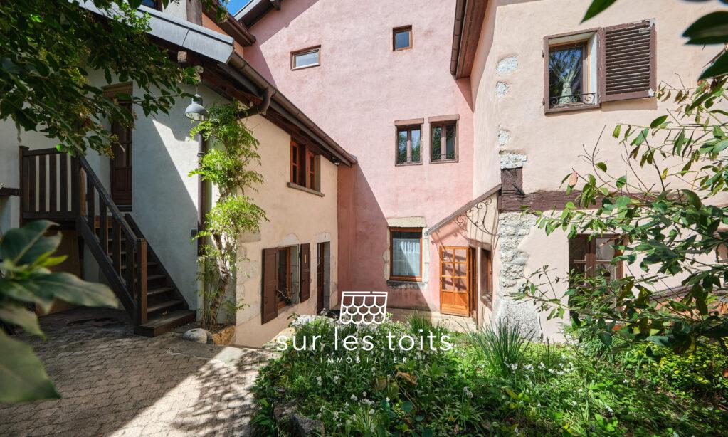 2026_04_17_Surlestoits_6_chemin_des_remparts_le_central_XT5G7563